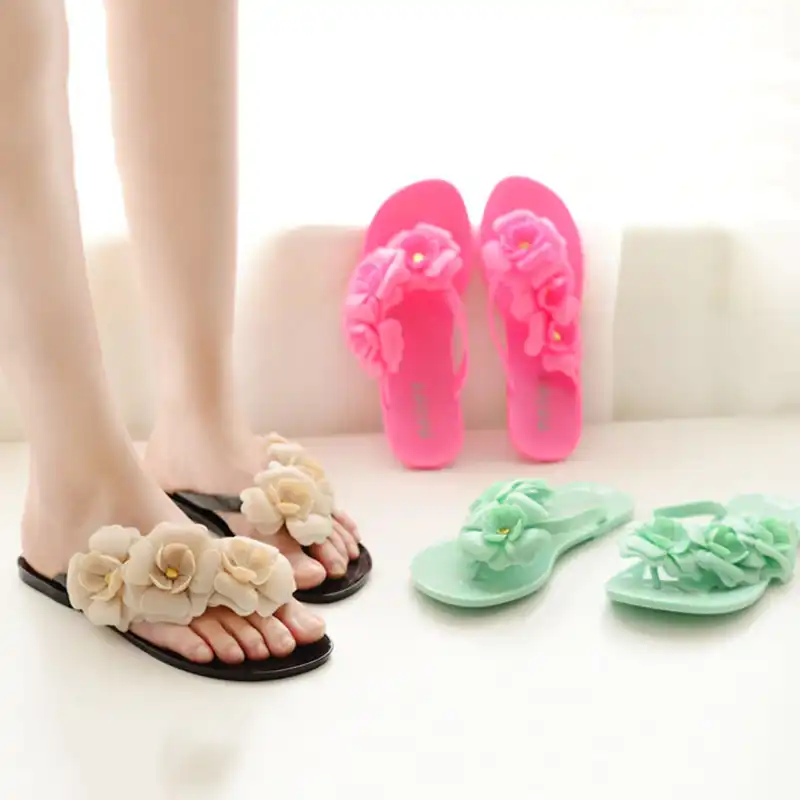 trendy slippers for girls