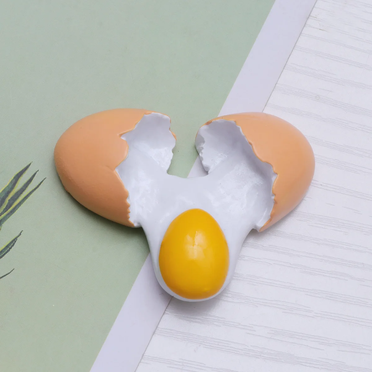 

2PCS Simulation Cracked Egg Fridge Magnet Funny Resin Refrigerator Sticker Realistic Food Fridge Magnet For Home Kitchen