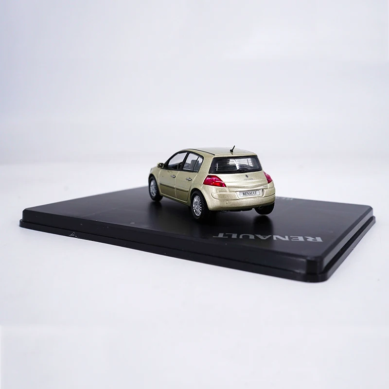 1:43 2006 Renault Megane хэтчбек литая модель автомобиля Модель автомобиля металлическая модель движения художественная коллекция подарки для детей