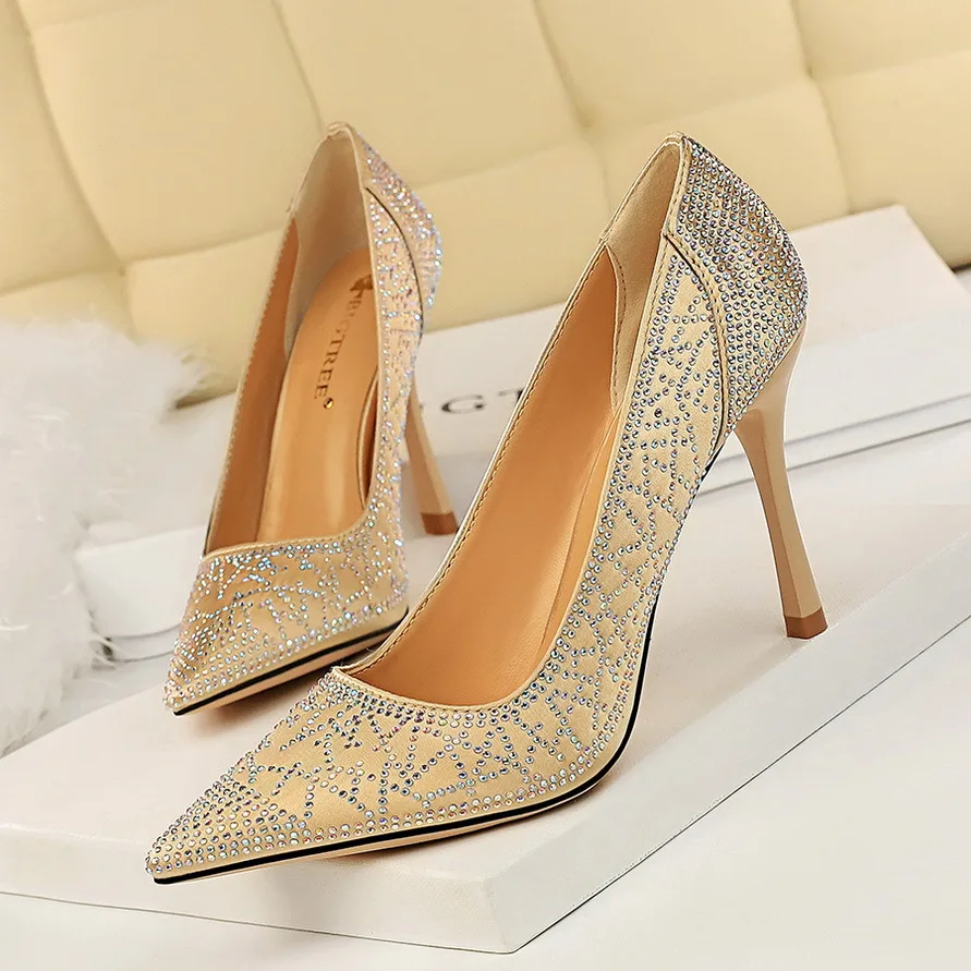 

Fashion Colorful Crystal Party Women's Shoes 2019 Spring & Autumn Satin Thin Super Heels Pointed Toe women Basic Pumps