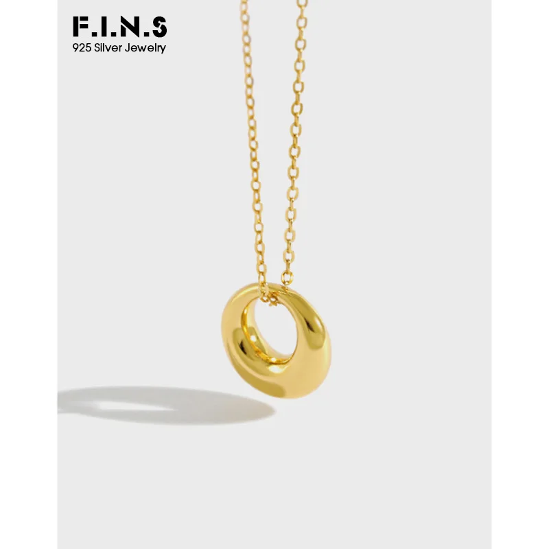 

F.I.N.S S925 Sterling Silver Fashion Geometric Small Circle Round Clavicle Necklace Pendants for Women Minimalist Fine Jewelry