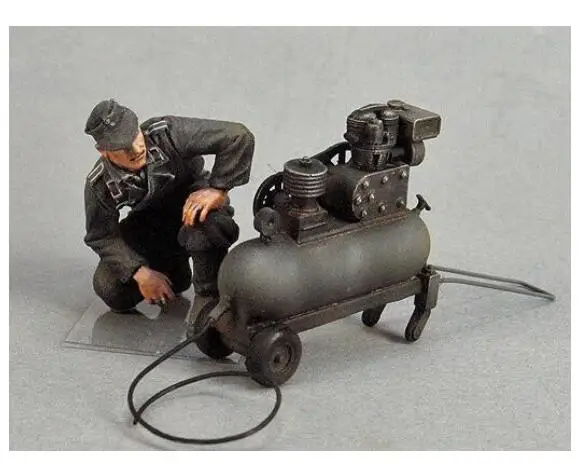 

1/35 Resin Model Building Kit Figure Painter