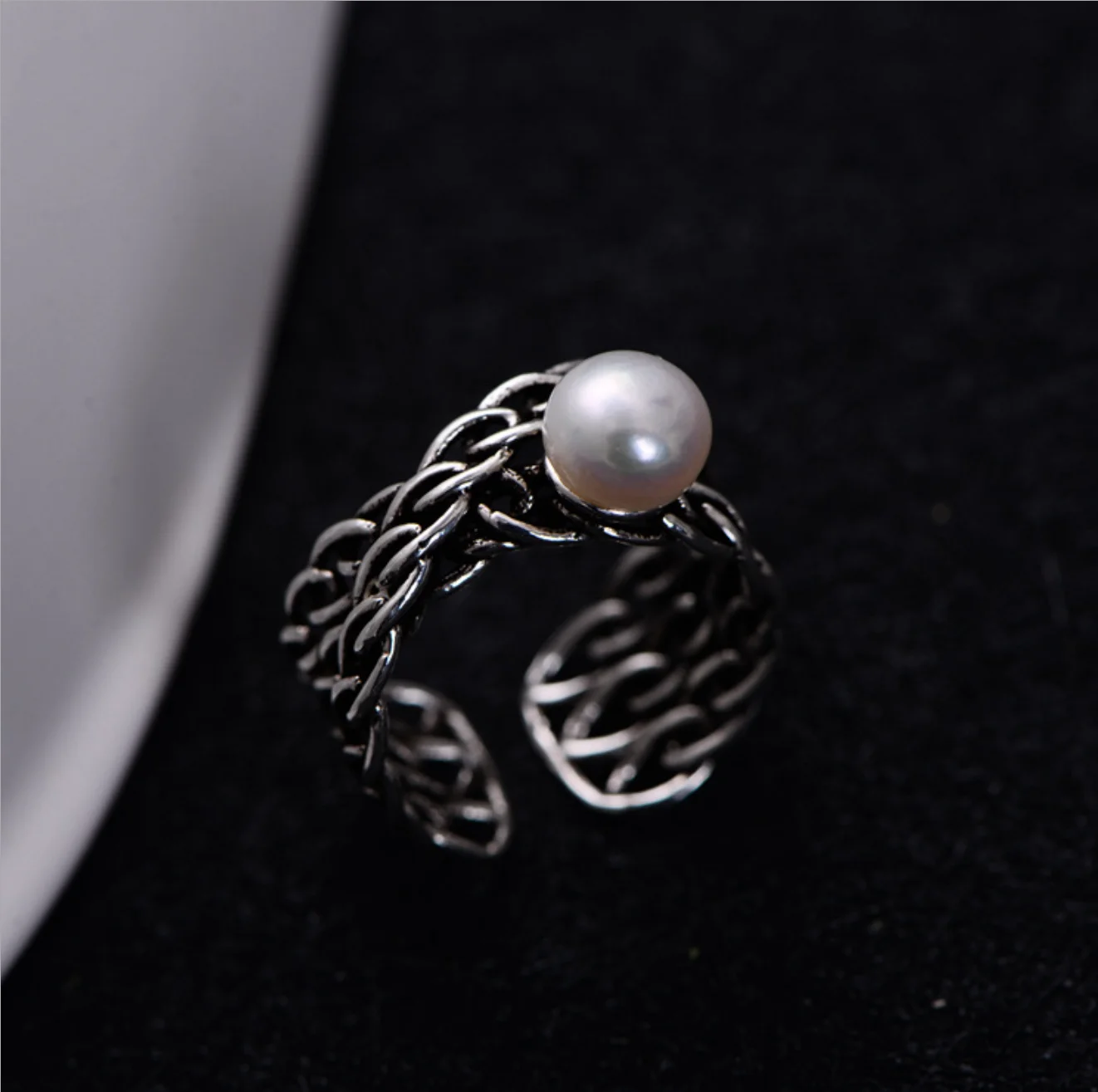 

S925 sterling silver simple fashion retro old three-layer chain inlaid garnet pearl opening adjustable ring