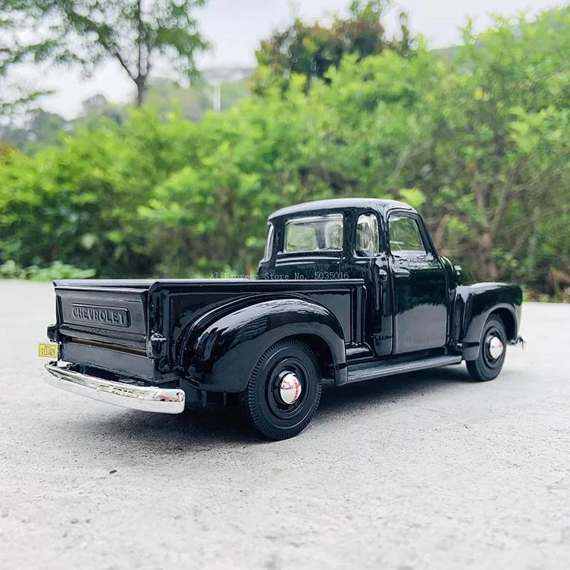 Maisto 1:25 1950 Chevrolet 3100  Pickup black simulation alloy car model crafts decoration collection toy tools gift