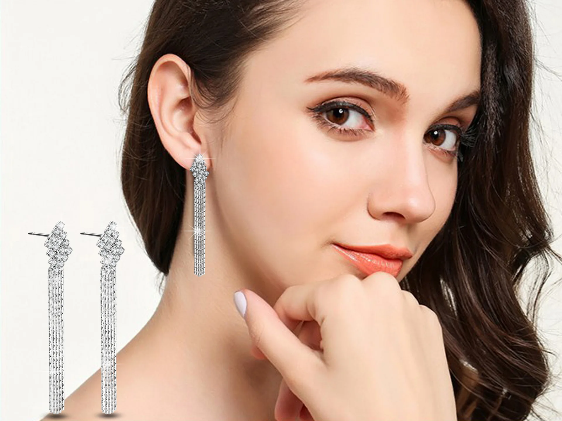 Длинные сережки. Ювелирный подарок девушке. Девушка в украшениях. Картинка муж подарил сережки. Подарить девушке серьги.