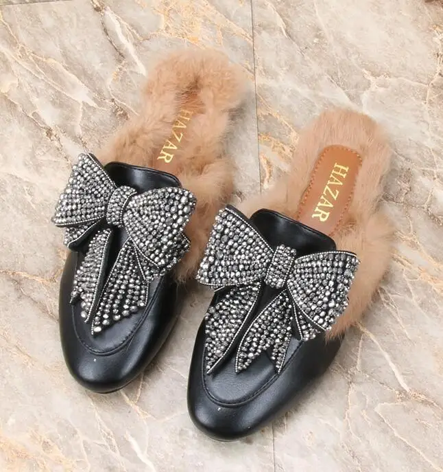Черный new celebrity same rhinestone bow fur slippers black leather close toe mules slides flats outside women shoes casual lazy slides - Цвет: Черный