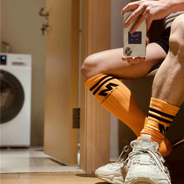 Calcetines altos a rayas para Hombre, medias largas de fútbol con letras,  ropa de moda - AliExpress