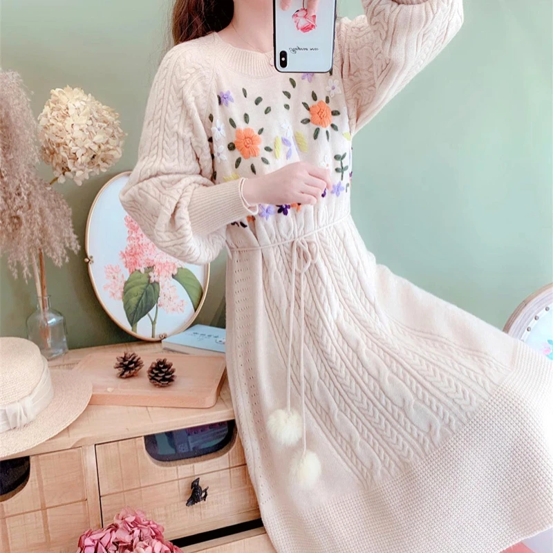 

AIGYPTOS 2020 Spring and Autumn New Sweet French Court Loose Mid-Long Embroidered Sweater Dress Eustoma Knit Women