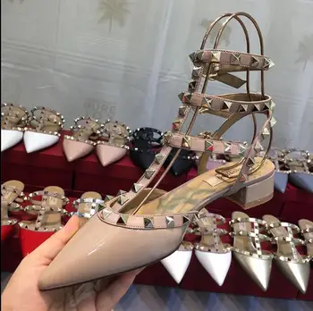 

2020 New V Brand Women Sandals Rivet Pointed Toe Low Heels Women's V Thick Middle Heels Sandals Women's Summer Shoes 34-41 Box