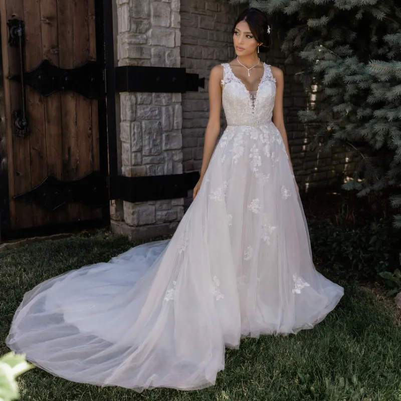 

Boho Wedding Dresses V-Neck Appliques Beaded Sashes Lace Wedding Gowns Custom Made Long Train Tulle Princess Bridal Dress 2020