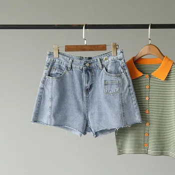 

DM001 Korea edition fashionable dress light blue embroider small chrysanthemum high waist wash jeans short fashion