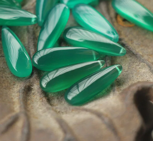 

10pcs, Green Onyx Smooth Pear Briolettes 25x8mm Large Size Calibrated Size