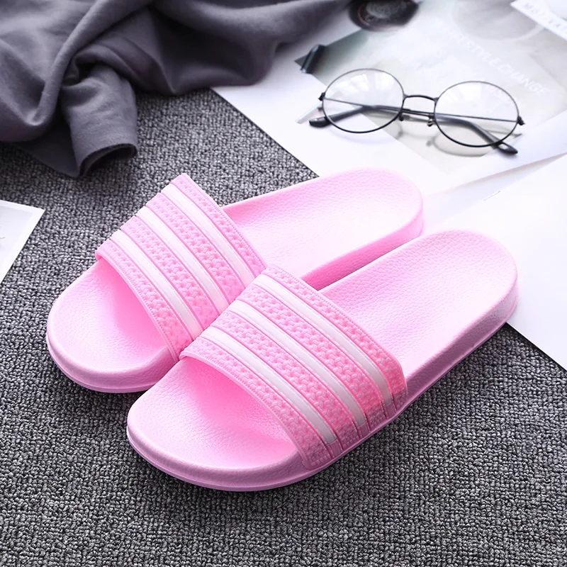 Pink Модные летние женские тапочки в полоску; мягкие домашние Банные Тапочки на плоской подошве; Вьетнамки; модные пляжные сандалии; обувь для влюбленных пар - Цвет: Pink