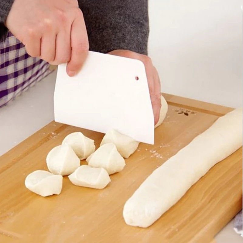 2019 High Quality Food Grade Plastic Healthy Durable And Reusable Light Weight Trapezoidal Cut Knife Scraper Kitchen Accessories