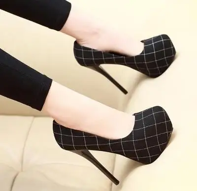 

2019 autumn new fashion female Korean version of the wild lattice stiletto pointed waterproof platform high heels