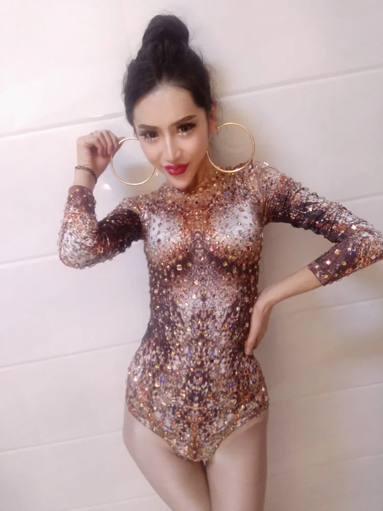 

Соблазнительное Женское боди стразы, костюм для выступлений, бара, ночного клуба, джазовых танцев, соблазнительное сплошное трико с принтом, сценический костюм для певцов