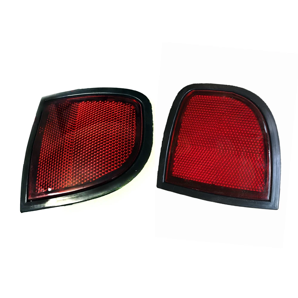 

1PC Rear Bumper Reflector Light For Mitsubishi L200 LC036 Rear turn signal Fog lamp Tail Stop Brake Lights Car Parts