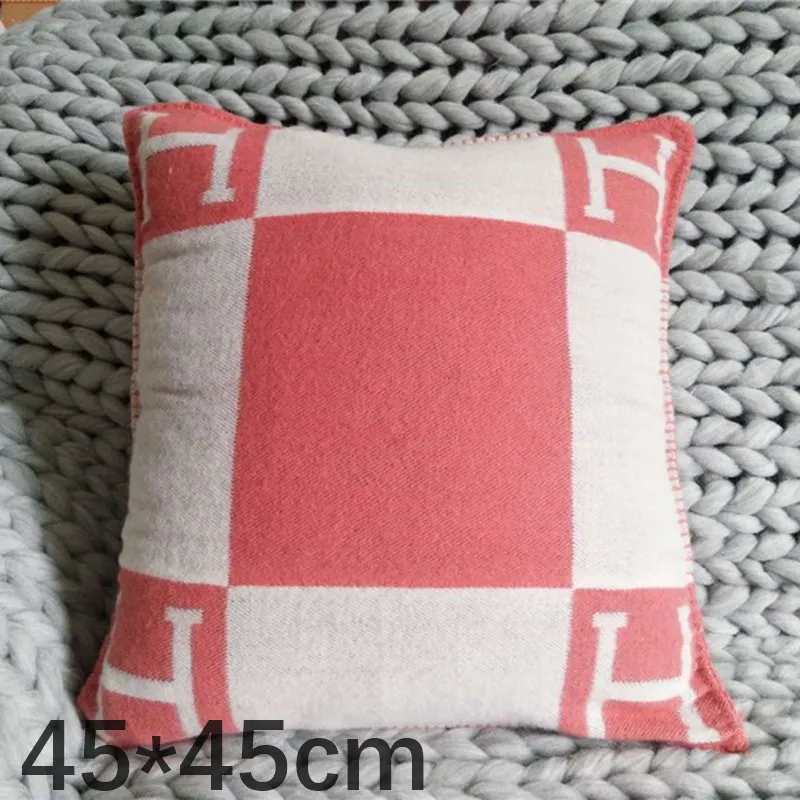 Бренд H одеяло плед кашемир крючком мягкий шерстяной шарф шаль Портативный Теплый диван кровать флис вязаный розовый плед наволочка - Цвет: H Pillow 45cm Pink