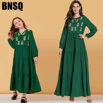 

2020 Summer Mother Daughter Long Dresses Wedding Family Look Set Mommy and Me Clothes Flower Girl Green Evening Dress for Party