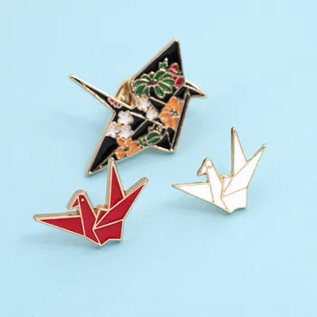 

Fashion Cute Paper crane Enamel Brooch For Women Girls Japanese Style Origami Animal Badge pins Jewelry Birthday Gifts