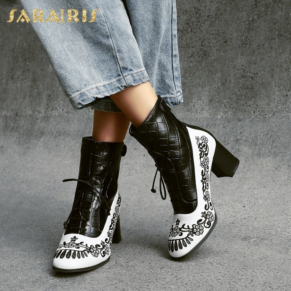 

Sarairis New Design INS Hot Large Size 32-43 Mix Color Ankle Boots Woman Shoes Zip Up Fashion Boots Women Shoes Woman