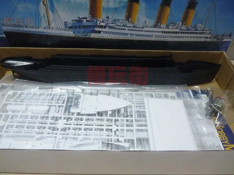 Trumpeter 81301 1/550 Titanic With Light Version Assembly Model