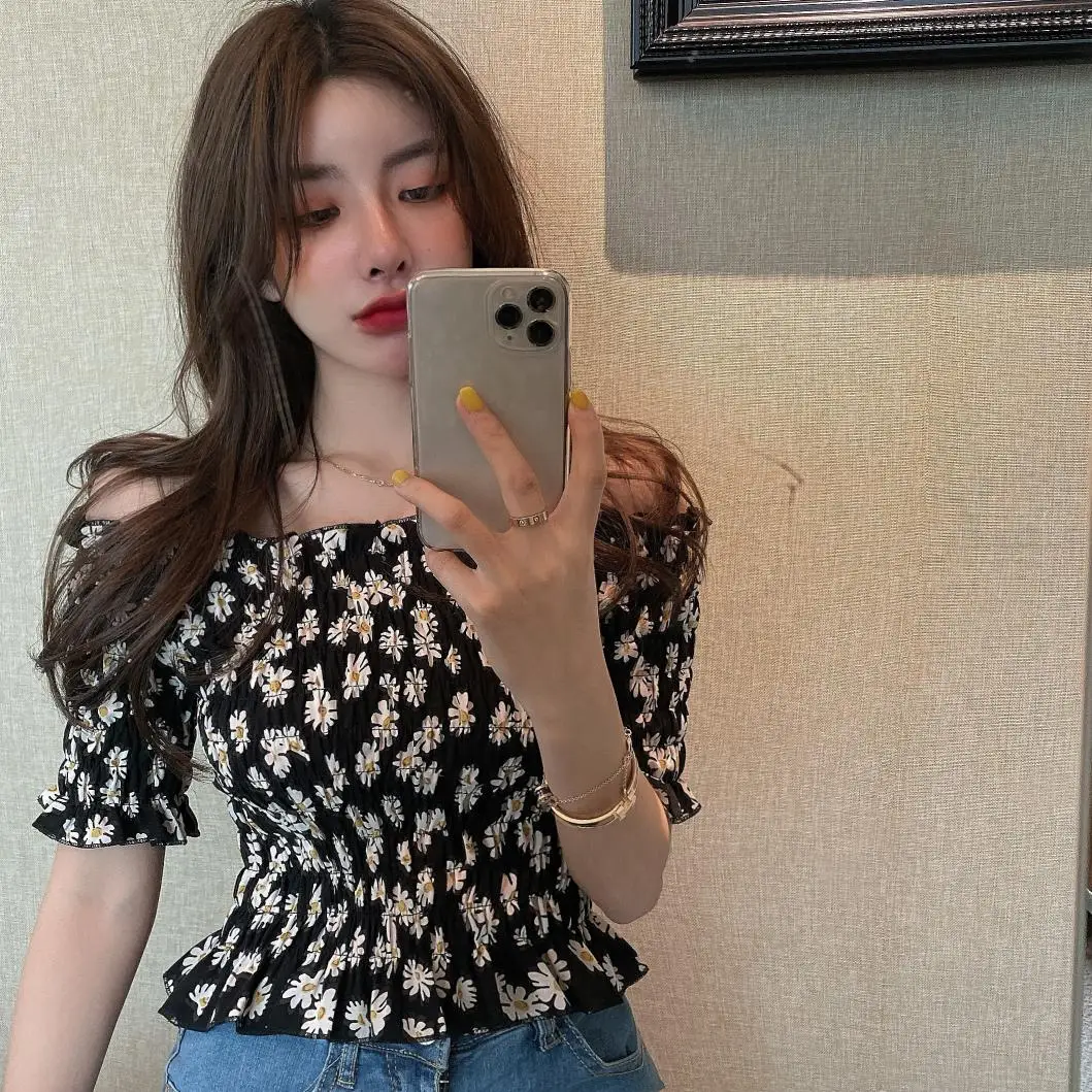 Blusa de chifón con manga corta para verano, camisa con estampado de margaritas y flores para mujer, cuello recortado, color negro