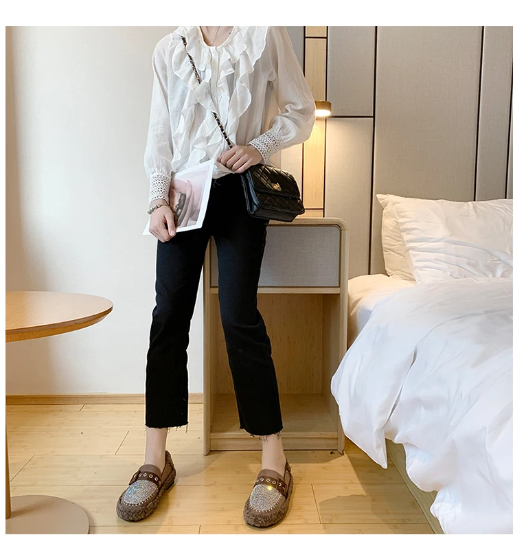Korean Shoes Women All-Match Casual Female Sneakers Women's Moccasins Round Toe Autumn Loafers Fur Flats Crystal New Fall