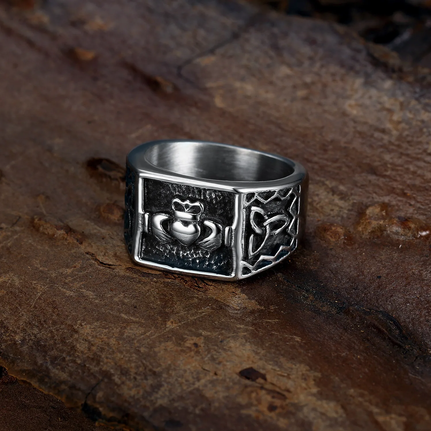 Megin D Stainless Steel Titanium Love Heart Crown Hands Holding Carved Totem Vintage Boho Hip Hop Rings for Men Women Jewelry