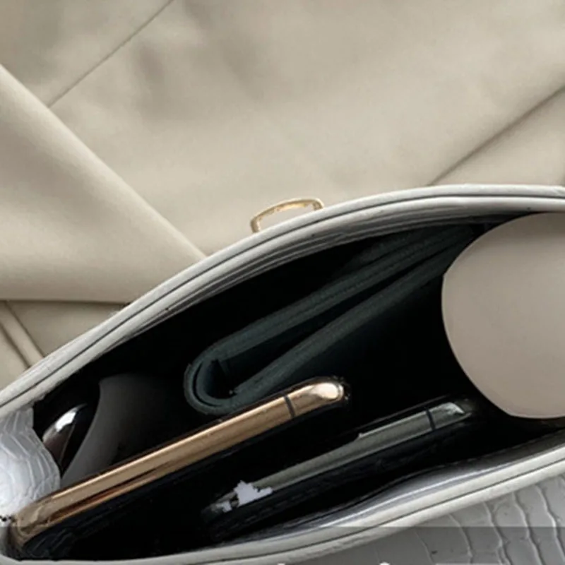 18128603104_2042580445