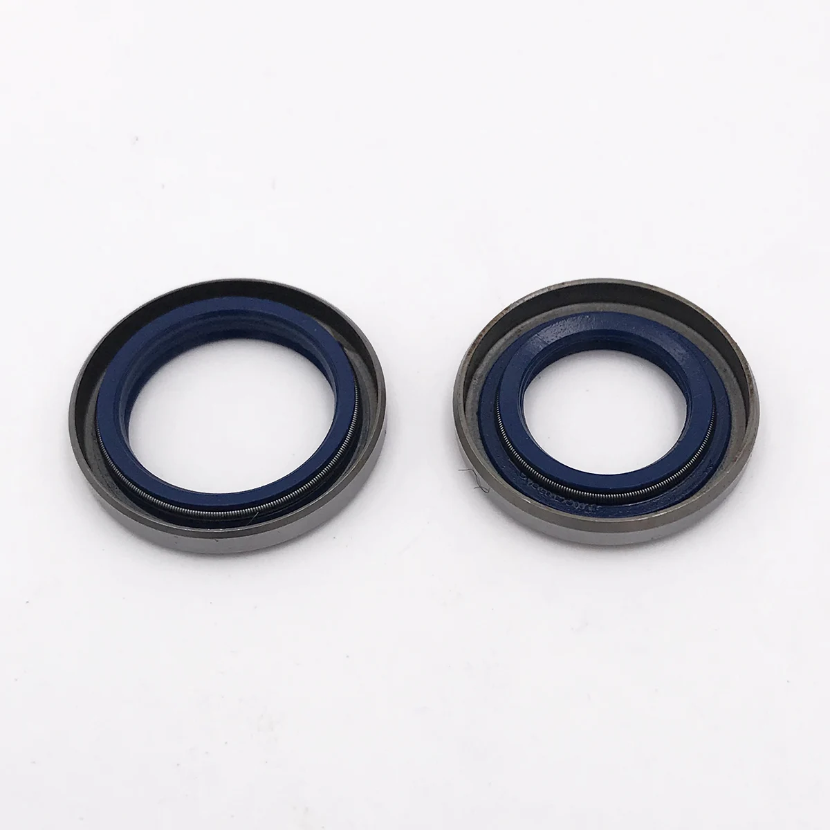 

2x Oil Seals For Husqvarna 40 245 365 371 357 359 51 55 Chainsaw Replace Parts