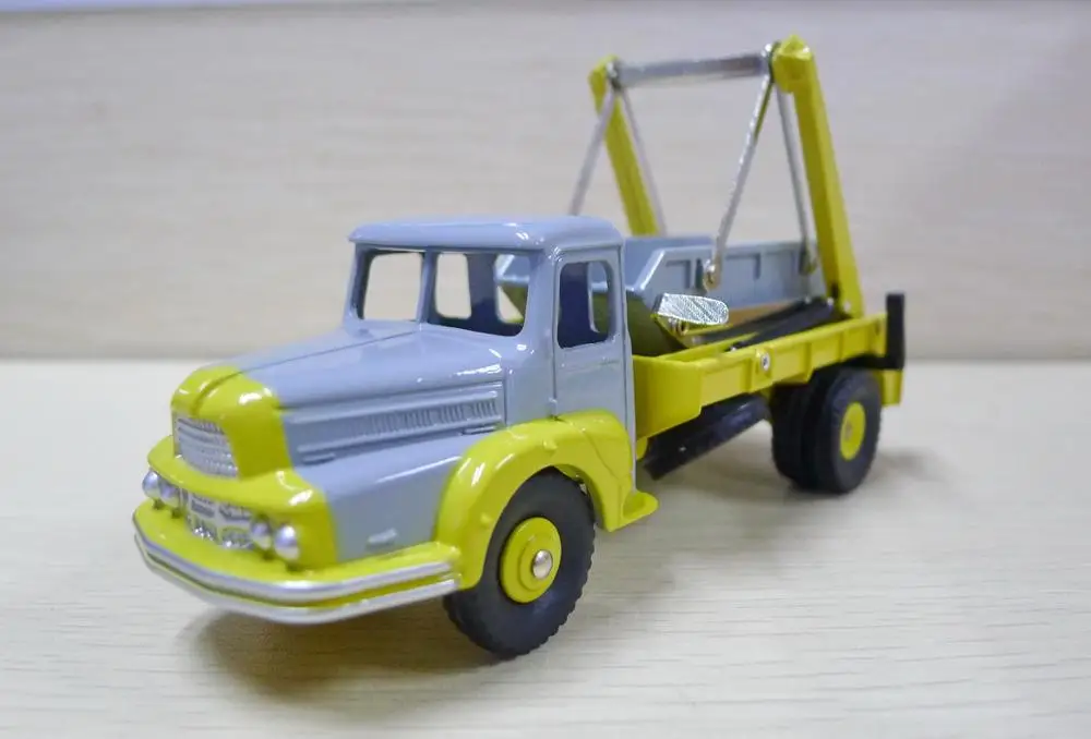 Радиоуправляемый грузовик a UNIC Multibenne Diecast Toys 1:43 | Игрушки и хобби