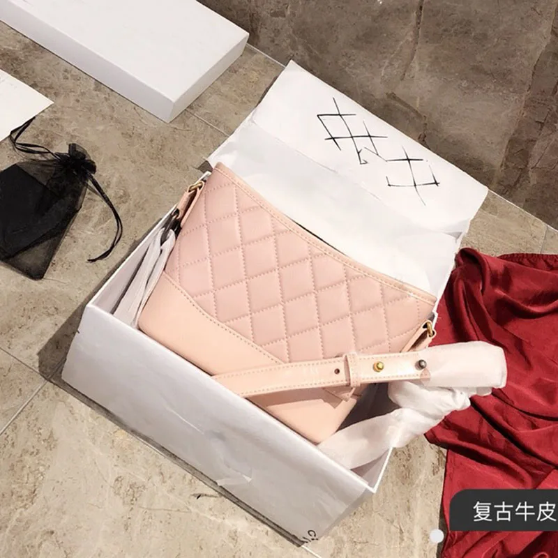 

2019 one shoulder slant straddle tramp bag Hippie series leather dual purpose chain bag hard bottom set bag fashion big brand wo