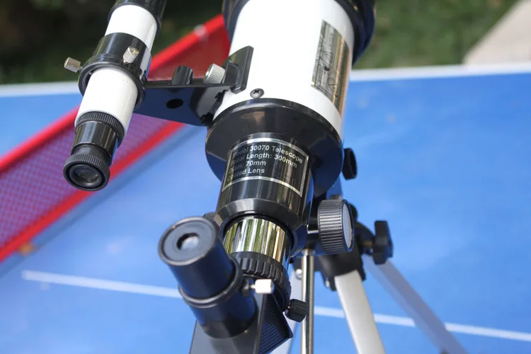 Telescópio e binóculos
