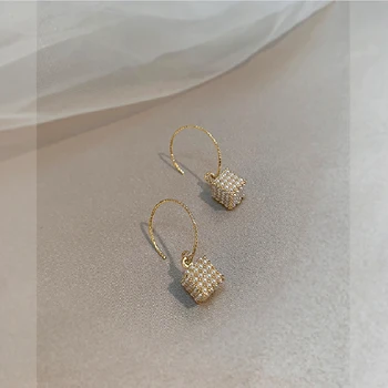 

Pearl earrings Korean temperament net red personality earrings temperament simple cold wind earrings female hypoallergenic