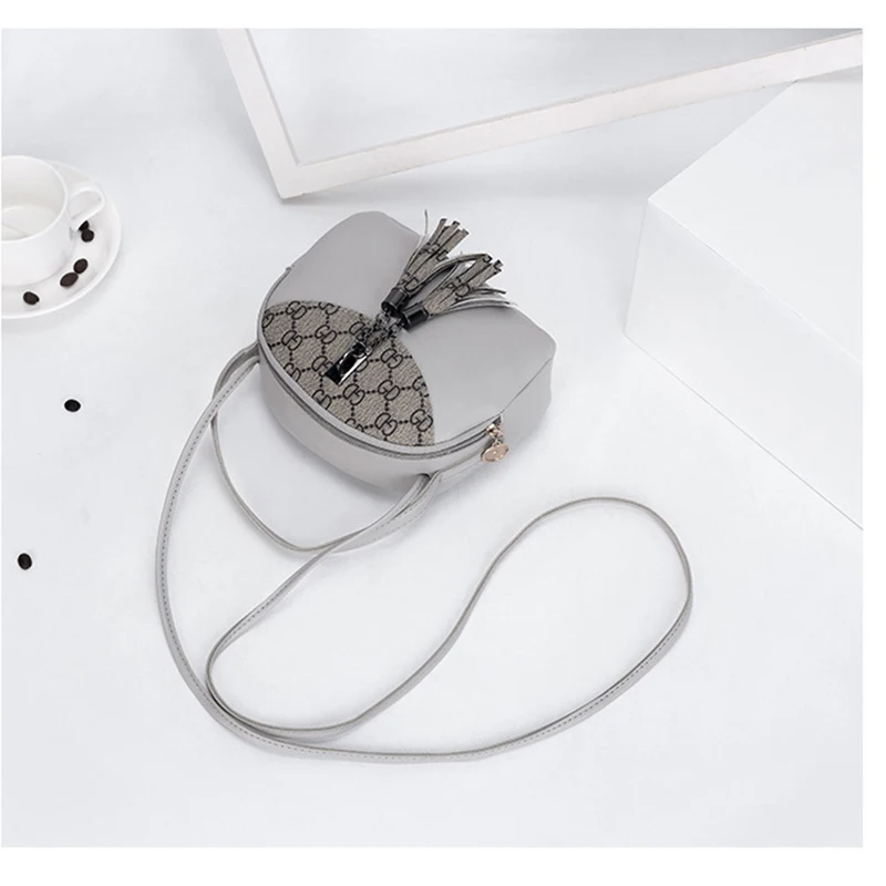 

2019 new PU single shoulder diagonal bag retro tassel bag ladies coin purse mobile phone small square bag shell bag