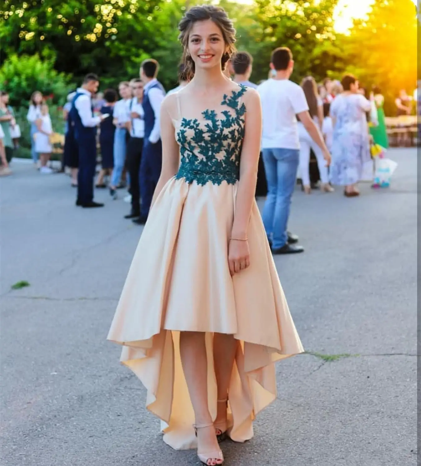 

Champagne Evening Dress 2020 A-Line Tea Length Lace Appliques Satin Sleeveless Front Short Long Back Women Girl Party Gowns