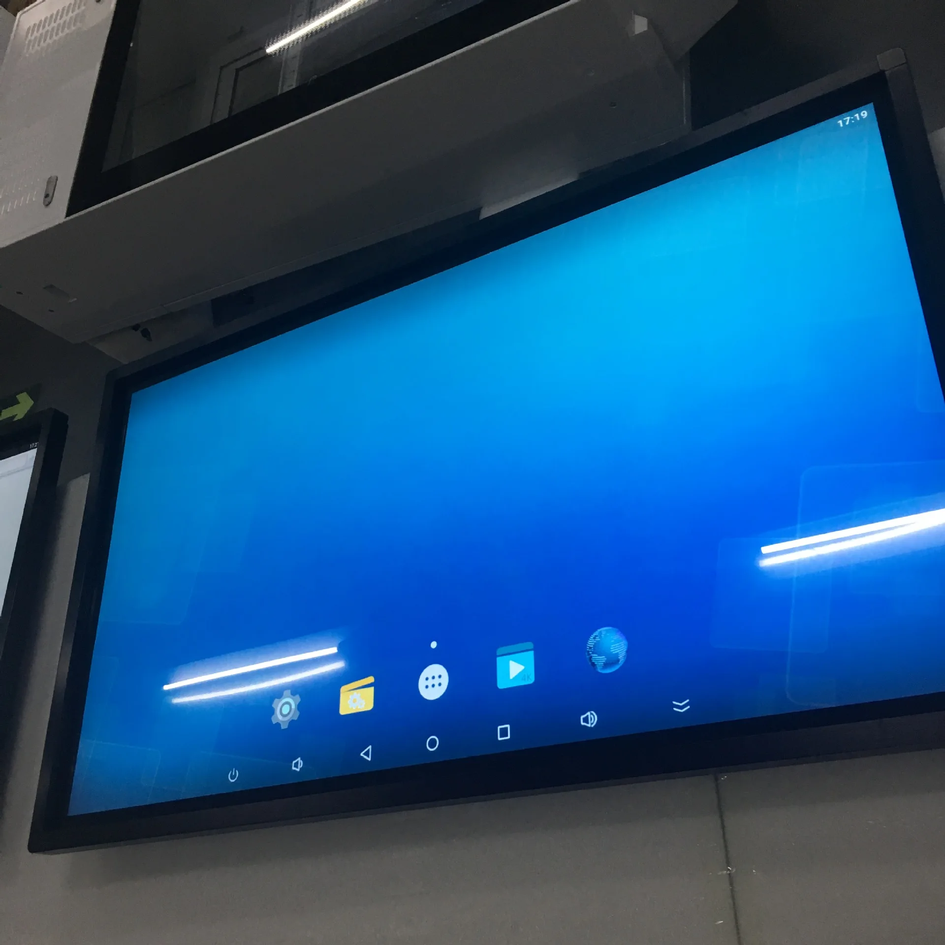

32'' inch digital tablet touchscreen lcd display signage with PC buit in