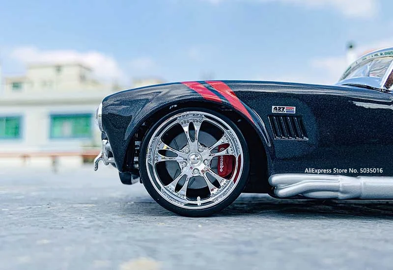 Maisto 1:24 Ford 1965 Shelby Cobra 427 simulation alloy car model crafts decoration collection toy tools gift