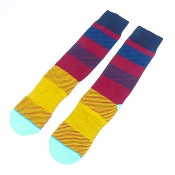 

Towel Bottom Casual Sports Socks Comfortable Boneless Seam Men's Crew Meias Rainbow Stripes Skateboard Hip hop Socks 003y15