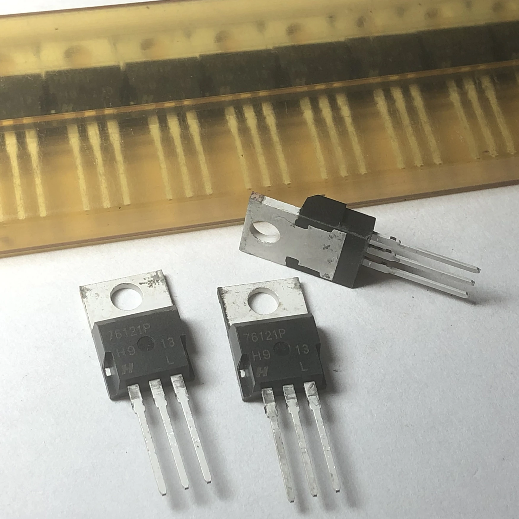 HUF76121P HUF76121 76121P 76121 47A 30V TO-220 10 шт./лот