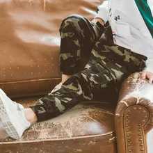 Брюки для мальчиков г. Осенние повседневные штаны в Корейском стиле детские модные камуфляжные штаны Большой слюнявчик для мальчика, комбинезон