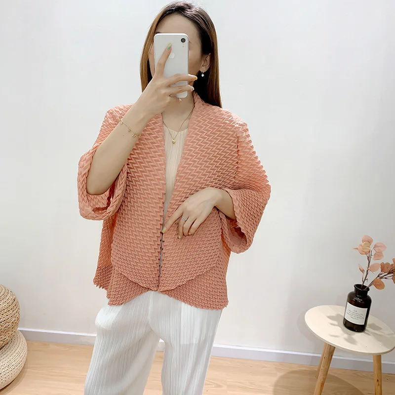 

Jacket Women Plus Size Autumn Winter 2020 New Vintage Niche Miyake Pleated Town Down Collar Loose Solid Color Jackets For Woman