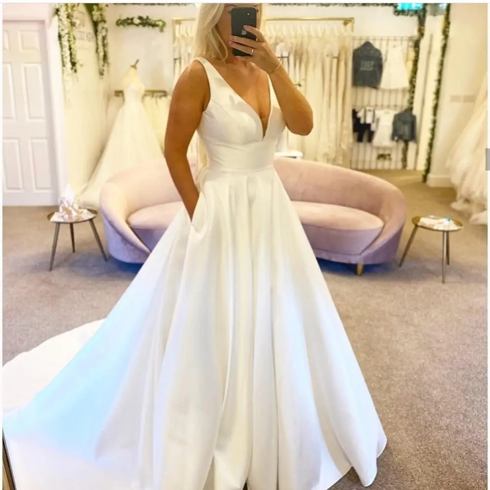 

Vintage Soft Simple Satin Wedding Dress V-Neck With Chapel Train With Pocket Sleeveless Backless Bridal Gown With Bow Gorgeous