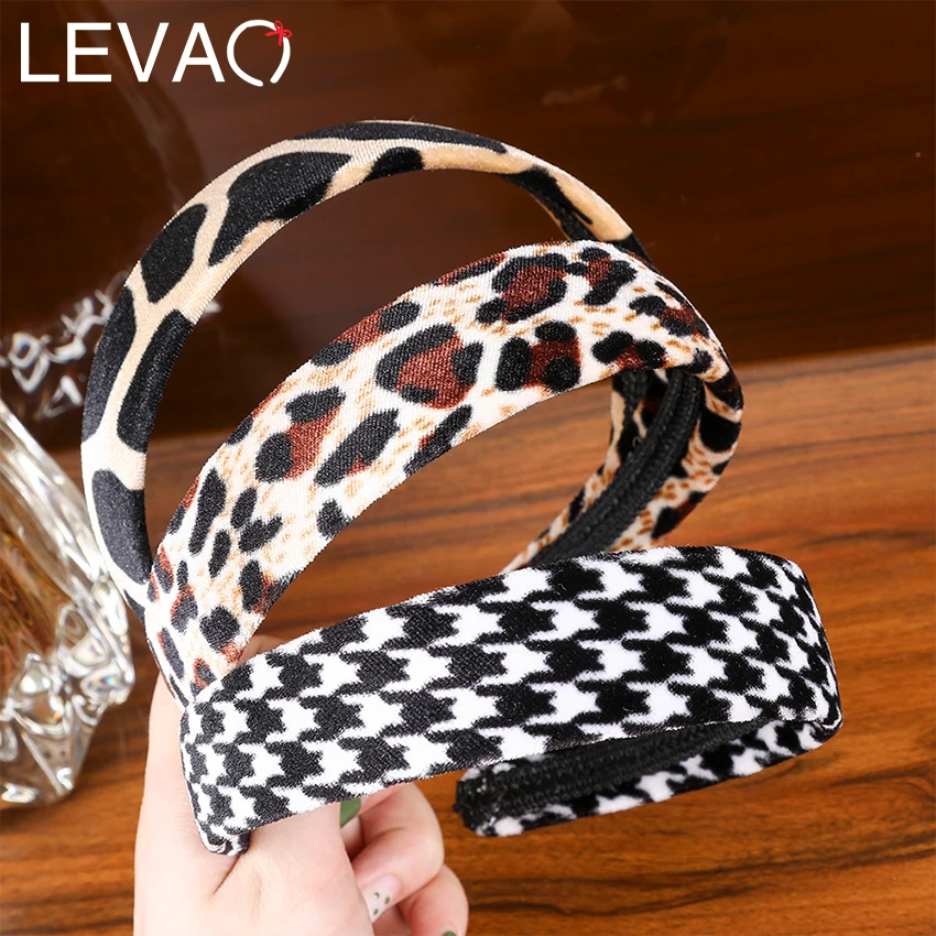 

LEVAO Leopard-Print Headband Velvet Wide Knot Hoop Hair Bands Hoop Hairband for Women Fashion Headbands Hair Accessories