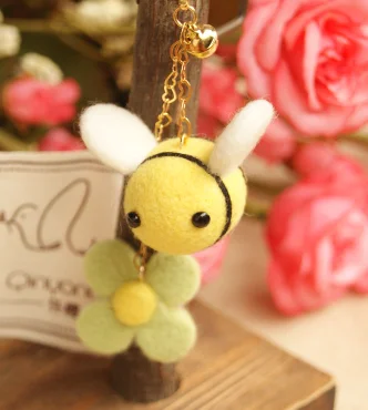 Маленькая пчелка мультяшный набор шерсть вышивка войлок игла для валяния брелок