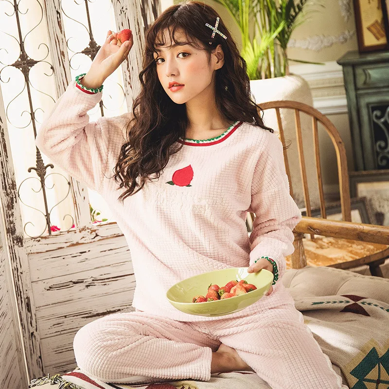 

Winter New Products Cute Sweet Cut Flower Flannel Women Pajamas English Peach Embroidery GIRL'S Homewear Set