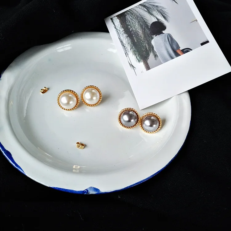 

1 Pair Imitation Pearls Stud Earring Vintage Charm Jewelry Gold Color Round Half Simulated Pearls Stud Earring For Women