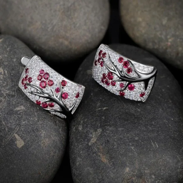 5cea313b1215ca5518f20612-3-lar