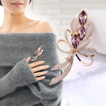 

Fashion brooch for women High-end Sweater pin christmas jewelry enamel pins gifts for women cc brooch Hijab pin elf on the shelf